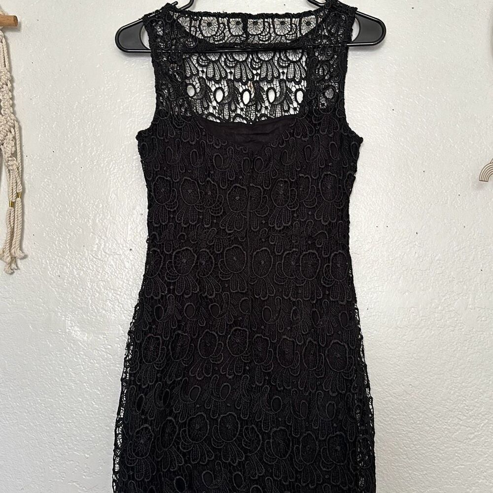 BB Dakota Size 2 Black Crochet Lace fitted dress - Picture 6 of 6